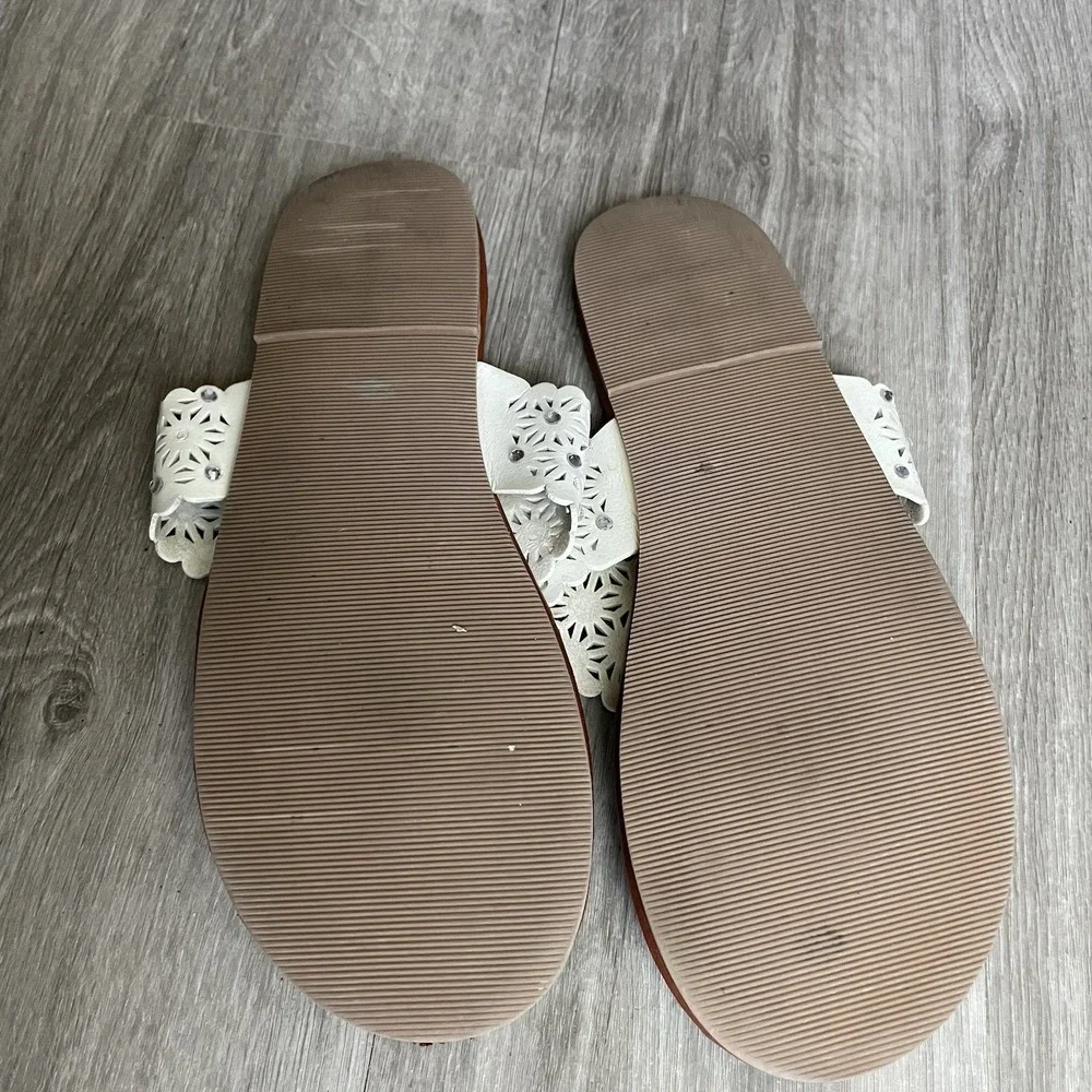 Yellow Box White Flip-Flops Size 8.5 - Picture 6 of 6